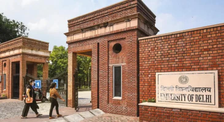 উপাচার্যের সোশ্যাল মিডিয়া অ্যাকাউন্ট  ফলো করতে বিজ্ঞপ্তি জারি, তীব্র বিতর্ক