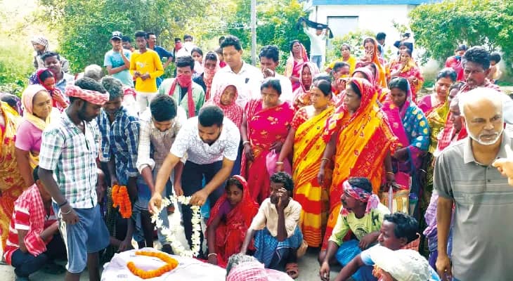 মৃত বৃদ্ধার শেষকৃত্যের সমস্ত ভার নিলেন মুসলিম পড়শিরা
