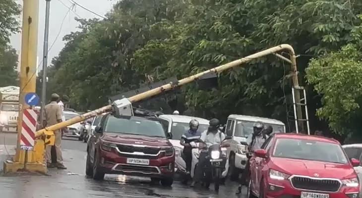 শনিবার নয়ডাতে ব্যাপক ঝড়-বৃষ্টি