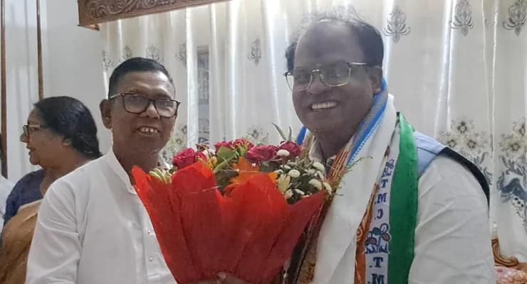 বিজেপি কাজ করতে দেয়নি,  ডুয়ার্সে পা রেখেই তোপ জন বারলার