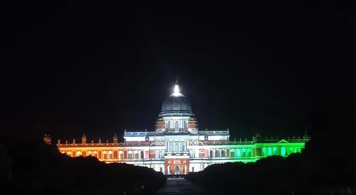 শনিবার আলোয় সেজেছে কোচবিহার রাজবাড়ি