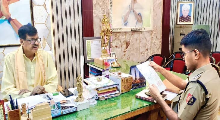 কোচবিহার পুরসভার পার্কিং জোনগুলিতে নির্দিষ্ট চিহ্ন লাগাতে বলল ট্রাফিক পুলিস
