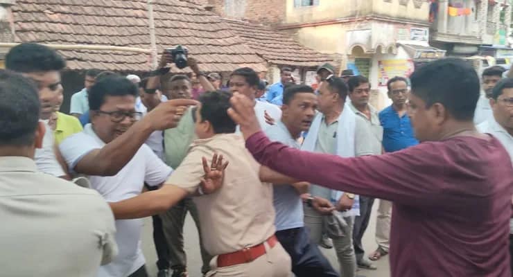 পূর্ব মেদিনীপুরের তমলুক টাউন কো-অপারেটিভ ক্রেডিট সোসাইটির নির্বাচনে তৃণমূল ও বিজেপির মধ্যে ঝামেলা, এলাকায় উত্তেজনা