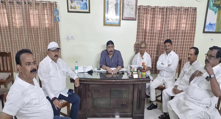 বোলপুরের তৃণমূলের কার্যালয়ে কোর কমিটির বৈঠক শুরু