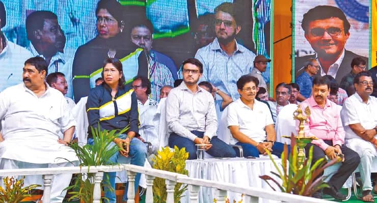 সৌরভকে মহারাজকীয় সংবর্ধনা