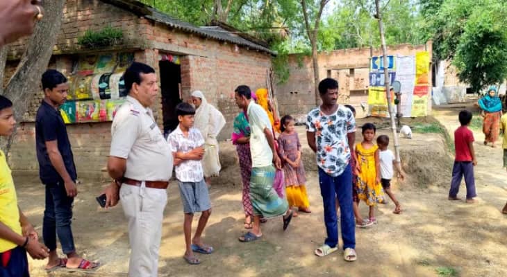 ভরতপুরে ভালো রাস্তার উপর ফের ঢালাই, কাজ বন্ধ করলেন মহিলারা