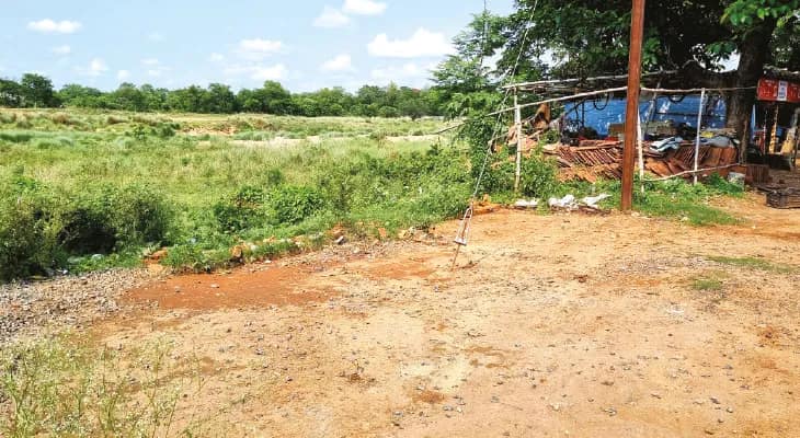 গন্ধেশ্বরী নদীর পাড় দখলমুক্ত করা শুরু