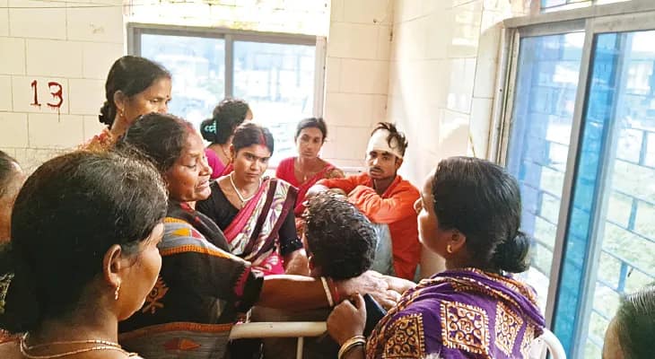 লোহার রড দিয়ে মেরে পঞ্চায়েত সদস্যাকে খুন, বাড়িতে এসে হামলা চালায় ১৪-১৫ জন দুষ্কৃতী