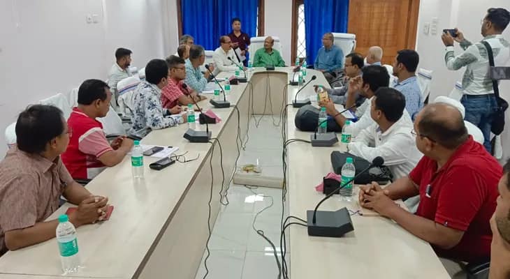বর্ষার আগে নদী বাঁধের পরিস্থিতি খতিয়ে দেখতে বৈঠকে সেচ দপ্তর