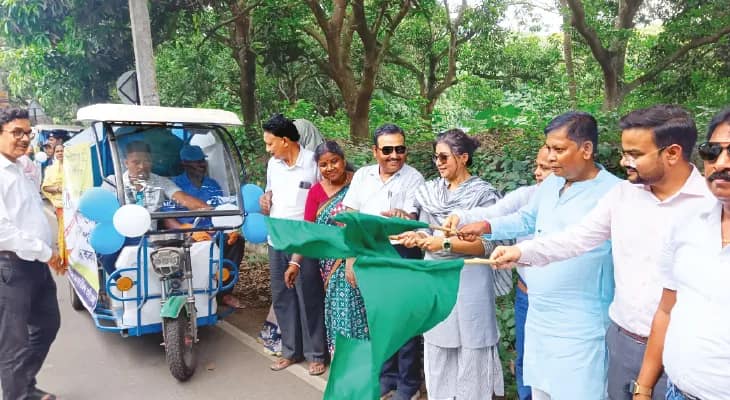 সচেতনতা গড়তে দূষণহীন গাড়ির শোভাযাত্রা