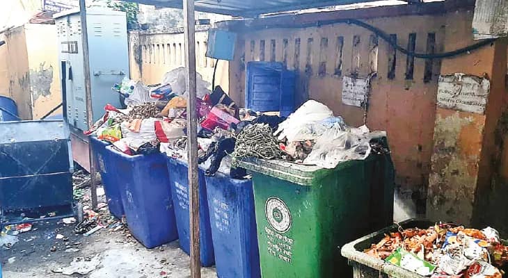 পাঁচদিন হয়ে গেল সাফাই কাজ বন্ধ উত্তরপাড়ায়, শহরজুড়ে নরকযন্ত্রণা