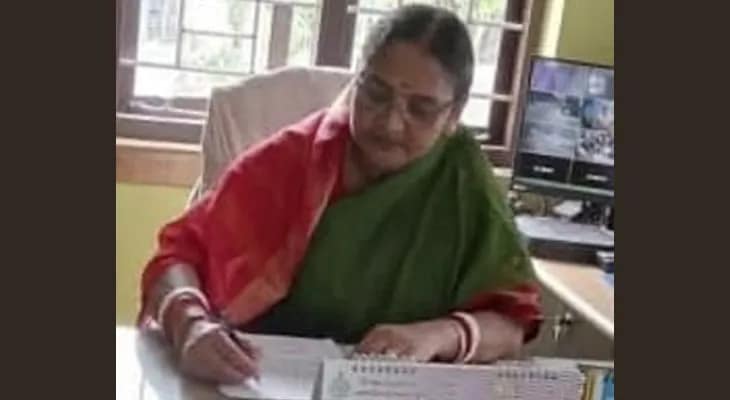 অসুস্থতার কারণ দেখিয়ে পদ থেকে ইস্তফা দিলেন বনগাঁ ব্লকের ছয়ঘরিয়া পঞ্চায়েতের প্রধান উমা ঘোষ