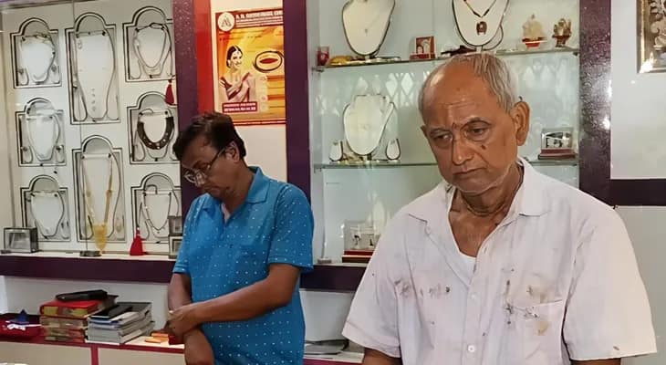 দিনে দুপুরে সোনারপুরে গয়নার দোকানে ডোকাতি