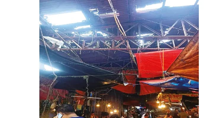 ভাড়া বৃদ্ধি হলেও গোরাবাজার মার্কেটের পরিকাঠামো বেহাল
