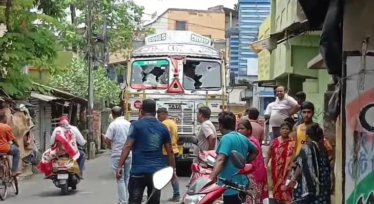 মহেশতলাতে ট্রাকের ধাক্কায় এক কিশোরের মৃত্যু, এলাকায় ব্যাপক উত্তেজনা
