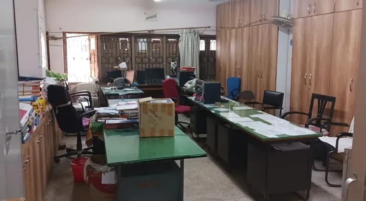 ফাঁকা করা হল কোচবিহারের জেলা শাসকের অফিস