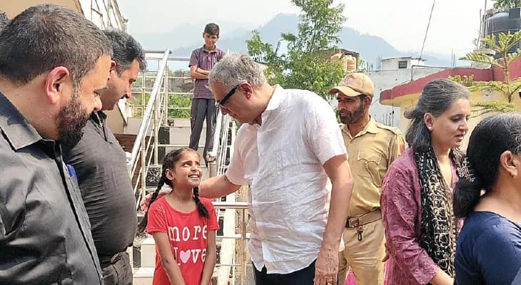রাজৌরিতে পাক গোলায় আহতদের পাশে দাঁড়াল তৃণমূলের প্রতিনিধি দল