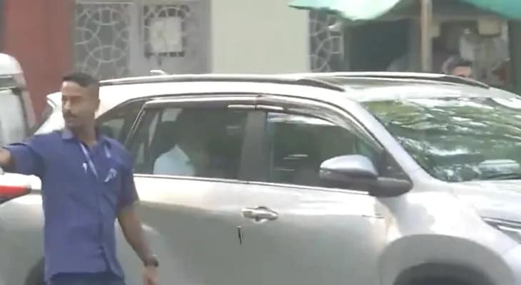 জম্মু ও কাশ্মীরের পুঞ্চের উদ্দেশে রওনা দিলেন লোকসভার বিরোধী দলনেতা রাহুল গান্ধী