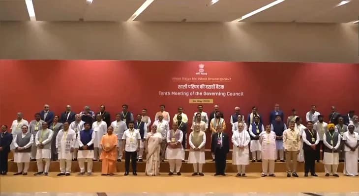 নীতি আয়োগের দশমতম বৈঠকে একাধিক রাজ্যের মুখ্যমন্ত্রীর সঙ্গে প্রধানমন্ত্রী নরেন্দ্র মোদি