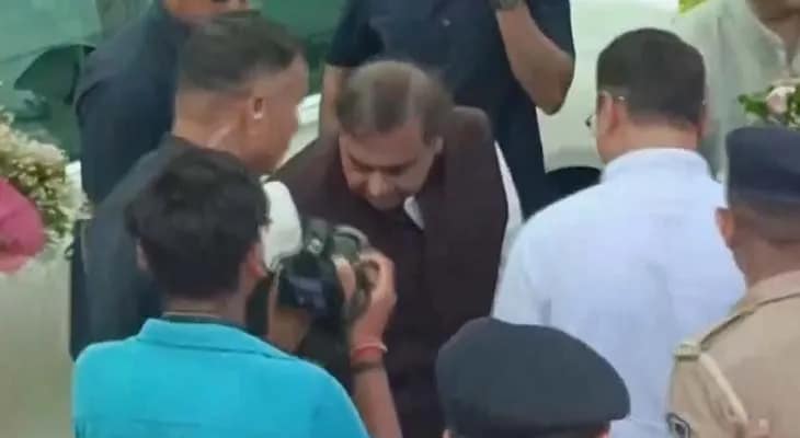 গুজরাতের দ্বারকায় গেলেন শিল্পপতি তথা রিলায়েন্স গ্রুপের কর্ণধার মুকেশ আম্বানি