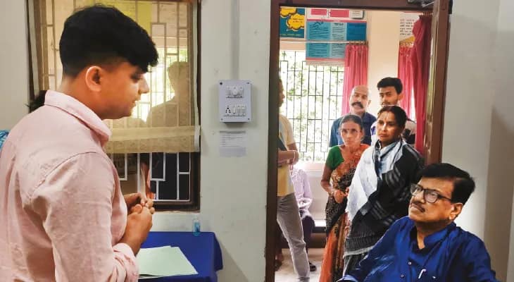 সাড়ে ১১টাতেও ডাক্তার গড়হাজির সুস্বাস্থ্যকেন্দ্রে