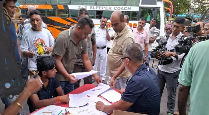 ধর্মতলা বাসস্ট্যান্ড থেকে ১০০ রাউন্ডের বেশি কার্তুজ উদ্ধার করল কলকাতা পুলিসের এসটিএফ, গ্রেপ্তার ১