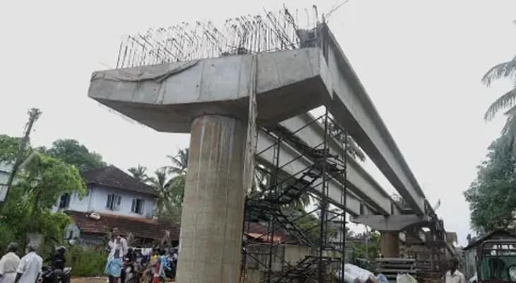 রেল ওভারব্রিজের কাজ দ্রুত শেষ করার দাবিতে সরব এলাকাবাসী