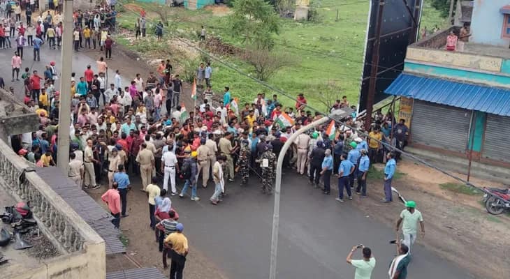 বারাবনি থানার আমডিহা মোড়ে তৃণমূল ও বিজেপি কর্মীদের মধ্যে মুখোমুখি সংঘাত, পরিস্থিতি নিয়ন্ত্রণের চেষ্টা করছে পুলিস