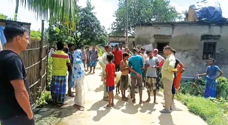 জমি বিবাদে দুই গোষ্ঠীর মধ্যে বোমাবাজি, গুলি