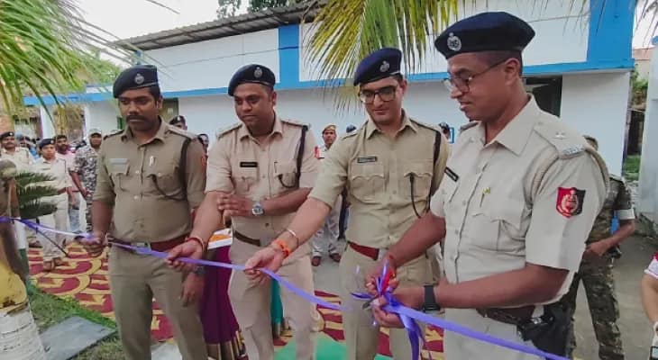 পরিকাঠামো সহ পুকুর ও বাহারি গাছপালায় সেজে উঠেছে চাঁচল থানা