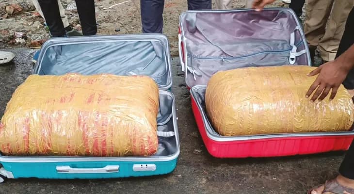 ট্রলি ব্যাগে লুকিয়ে গাঁজা পাচারের চেষ্টা, কলকাতা ও বারুইপুরে ধৃত ৫