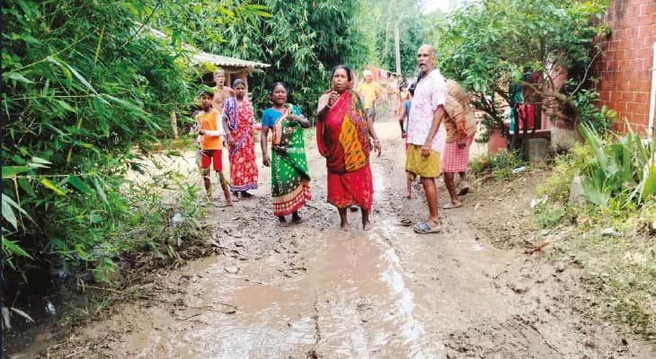 গোঘাটের বেঙ্গাই পঞ্চায়েতের ২ কিমি কাঁচা রাস্তা বেহাল, দুর্ভোগে বাসিন্দারা