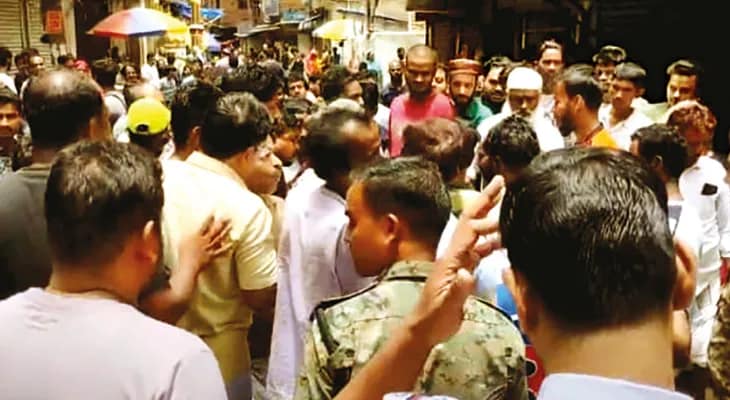 গ্রামীণ হাসপাতালে যাওয়ার রাস্তা যেন জলাশয়, বাঁকড়ায় বিক্ষোভ বাসিন্দাদের