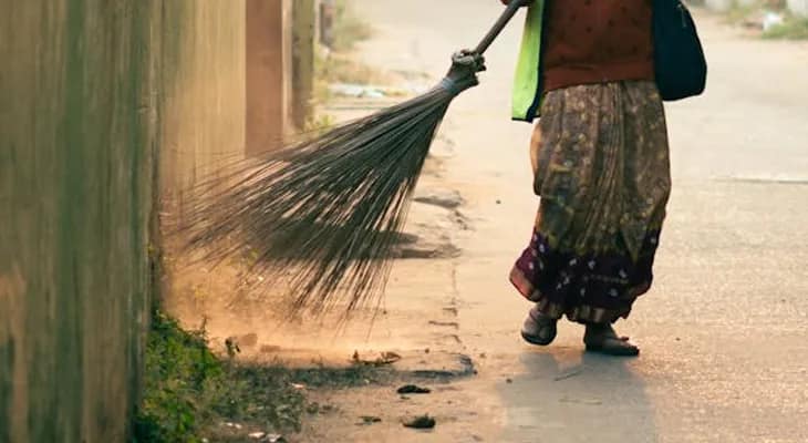 রাস্তা সাফাইয়ের প্রথমদিনেই অভিযোগের ‘সেঞ্চুরি’