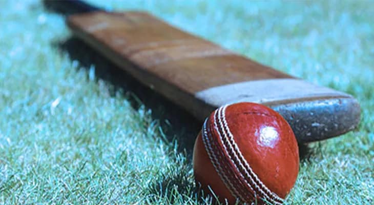 ক্রিকেট মাঠে ধাক্কাধাক্কি