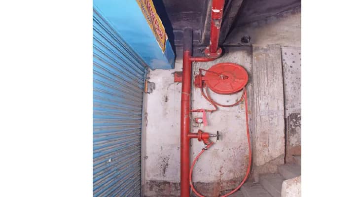 গোটা মঙ্গলাহাটেই বেআব্রু বেহাল অগ্নি নির্বাপণ ব্যবস্থা, সরকারি হস্তক্ষেপ দাবি, যা আছে, সবটাই লোক দেখানো, অভিযোগ ব্যবসায়ীদের
