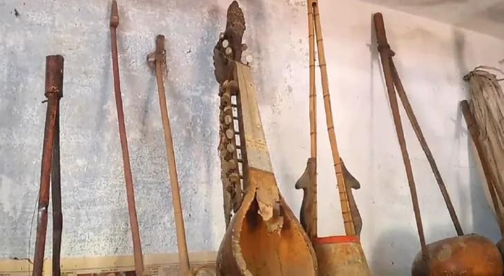রায়গঞ্জে পরিকাঠামোর অভাবে ধুঁকছে তরণীর অর্ধশতাব্দী প্রাচীন সংগ্রহশালা