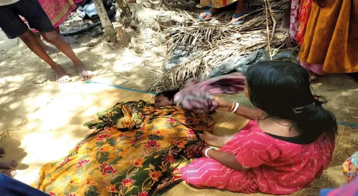 বাড়ির পাশে পুকুরে ডুবে মৃত্যু দু’ভাইয়ের
