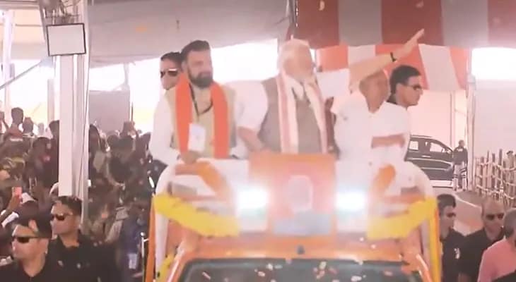 বিহারের কারাকাটে রোড শো করছেন প্রধানমন্ত্রী নরেন্দ্র মোদি