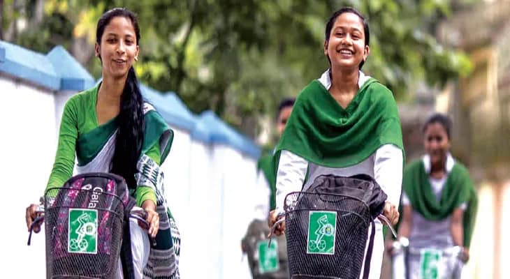 ‘সবুজসাথী’র সাইকেল দেওয়া শুরু, বর্ধমান থেকে সূচনা মুখ্যমন্ত্রীর
