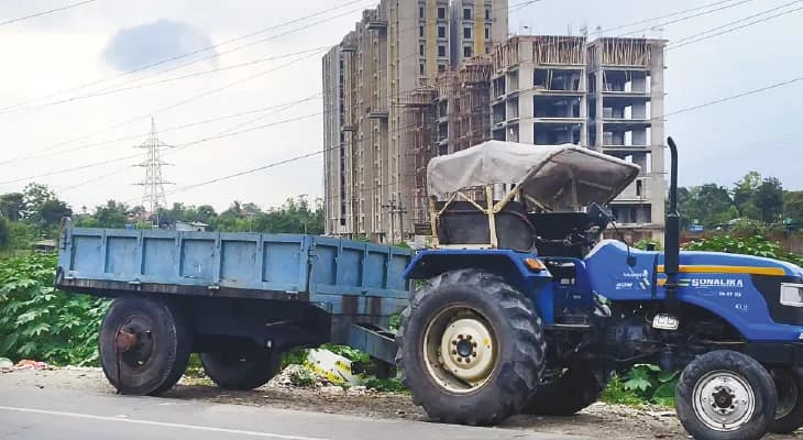 মাটিগাড়া-১ গ্রাম পঞ্চায়েতে ফেলা হচ্ছে লোয়ার বাগডোগরার বর্জ্য, ট্রাক্টর আটকালেন গ্রামবাসীরা