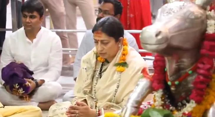 মধ্যপ্রদেশের উজ্জয়িনীতে মহাকালেশ্বর মন্দিরে গেলেন বিজেপি নেত্রী স্মৃতি ইরানি