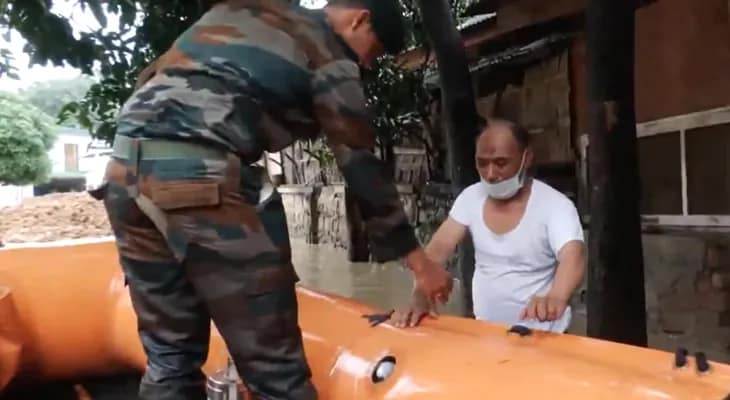 লাগাতার বৃষ্টিতে ইম্ফলের পূর্বাংশে বন্যা পরিস্থিতি, শুরু উদ্ধারকাজ