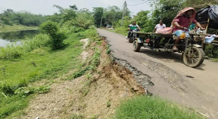 আরামবাগের দক্ষিণ নারায়ণপুরে কানা মুণ্ডেশ্বরীর বাঁধ সংস্কারের দাবি স্থীনীয়দের