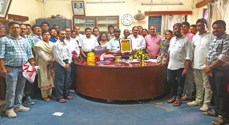 আরামবাগ গার্লস কলেজের অধ্যক্ষের অবসর ও সংবর্ধনা