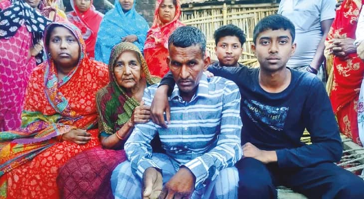 ১৫ বছর আগে নিরুদ্দেশ মোস্তাফা ফিরলেন গ্রামে, ঈদের আগে খুশির জোয়ার এনায়েতপুরে