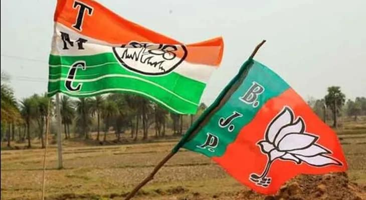 খড়্গপুরে রাস্তা বন্ধ করে দিচ্ছে রেল প্রতিবাদে সরব তৃণমূল-বিজেপি