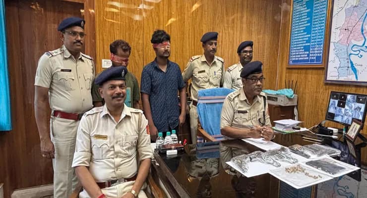 মুর্শিদাবাদের বহরমপুরে আগ্নেয়াস্ত্রসহ গ্রেপ্তার দুই দুষ্কৃতী