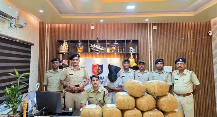 মুর্শিদাবাদের খড়গ্রামে বিপুল পরিমাণ গাঁজা উদ্ধার করল পুলিস, গ্রেপ্তার এক