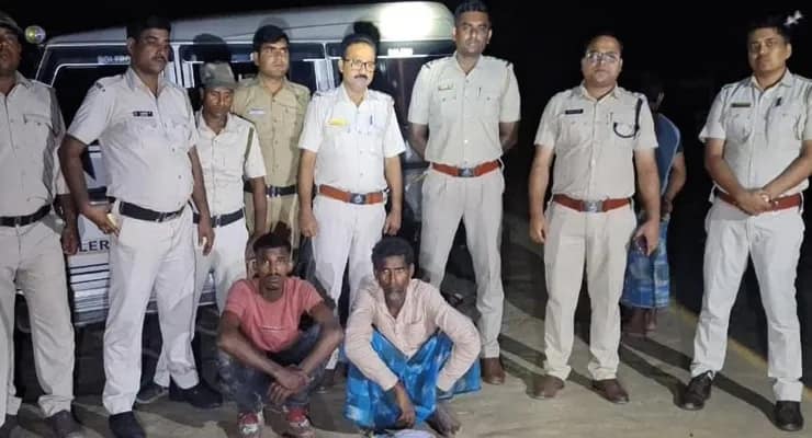 মুর্শিদাবাদের রানিতলায় নিষিদ্ধ কাশির সিরাপসহ গ্রেপ্তার ২
